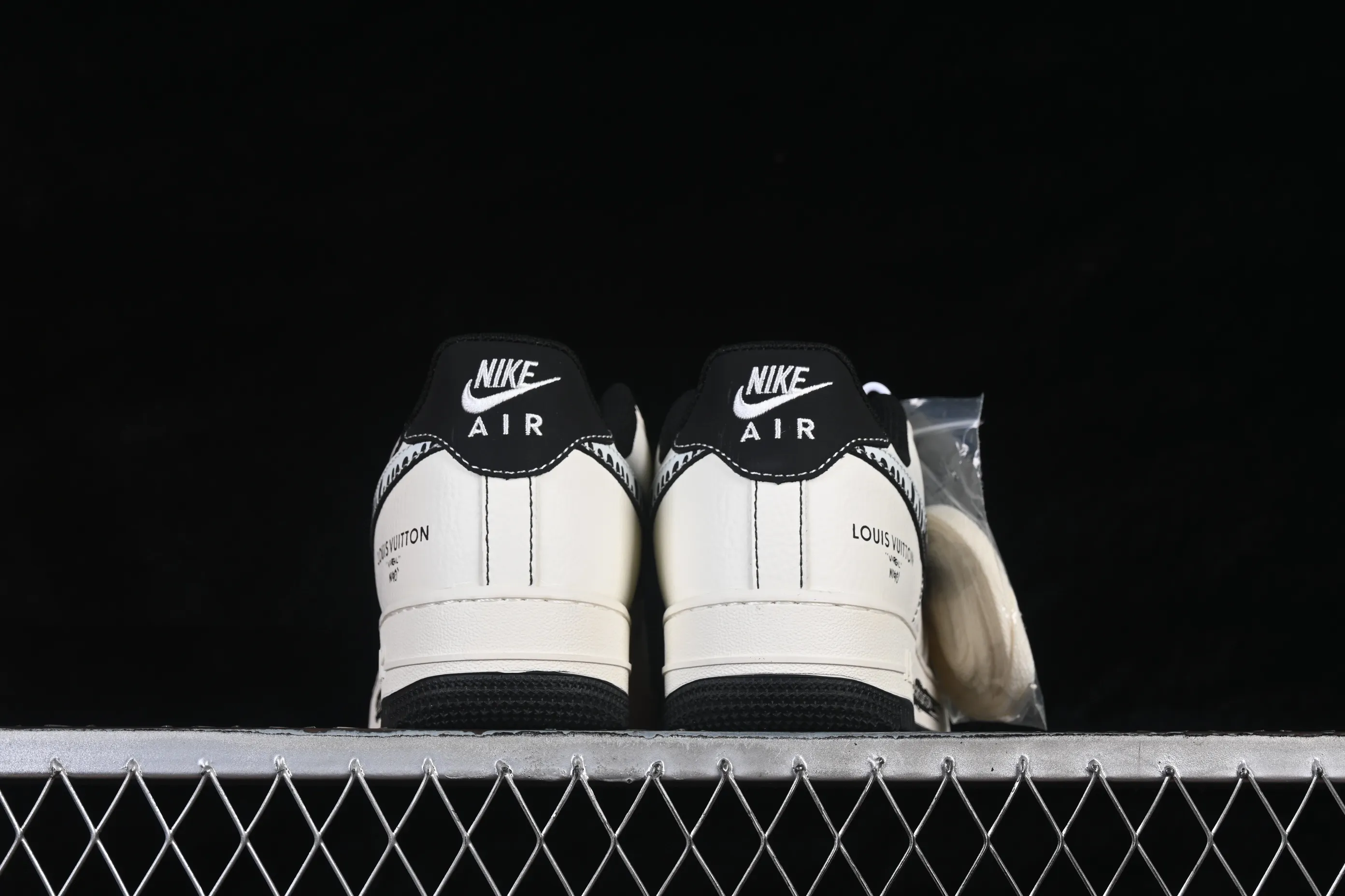 All categories Nk Air Force 1 Air Force series Nk Air Force 1 Low Air Force low-top Nike Air Force 1'07 Low Classic white and black color Air Force 1 low-top casual sneakers KG6699-F31